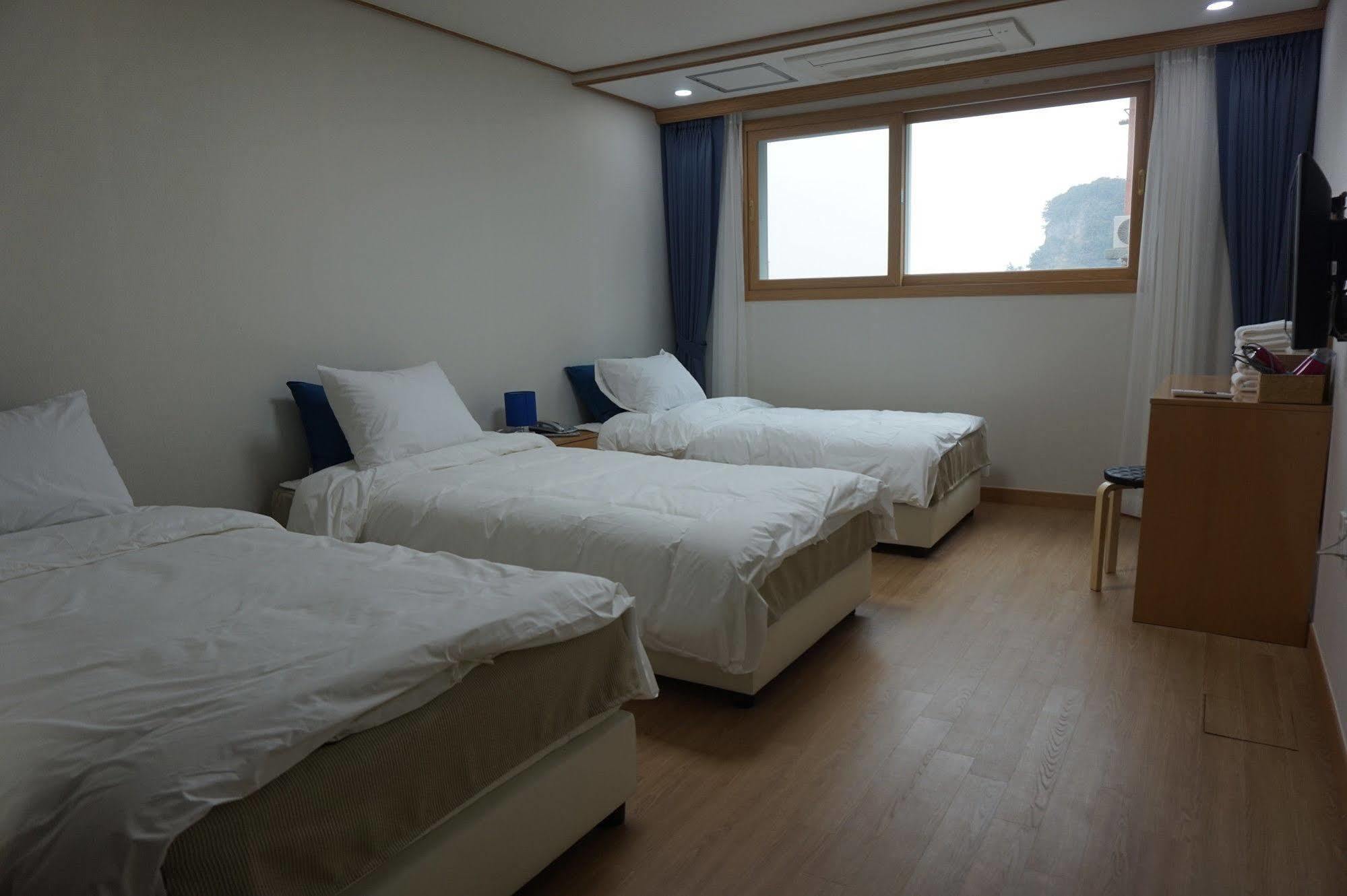 Seogwipo Dongwon Hotel Bagian luar foto